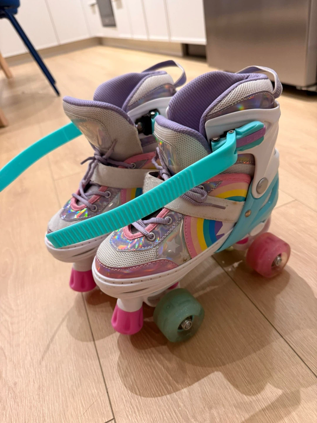 SULIFEEL Adjustable Roller Skates - Size Medium (EU 32-36)