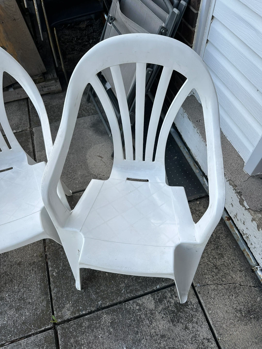 White Plastic Outdoor Patio Chair - photo 3