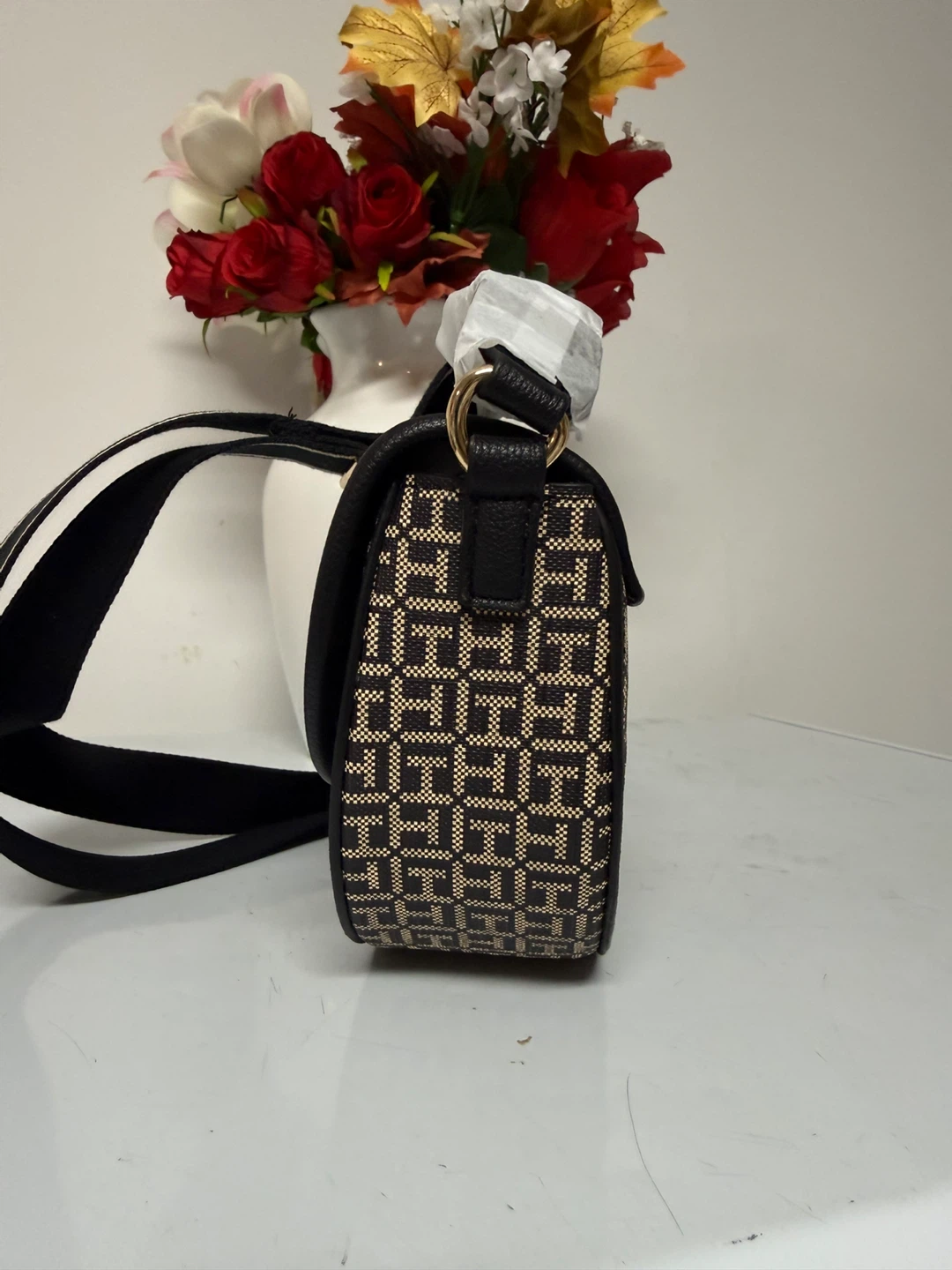 Tommy Hilfiger Monogram Shoulder Bag - photo 4