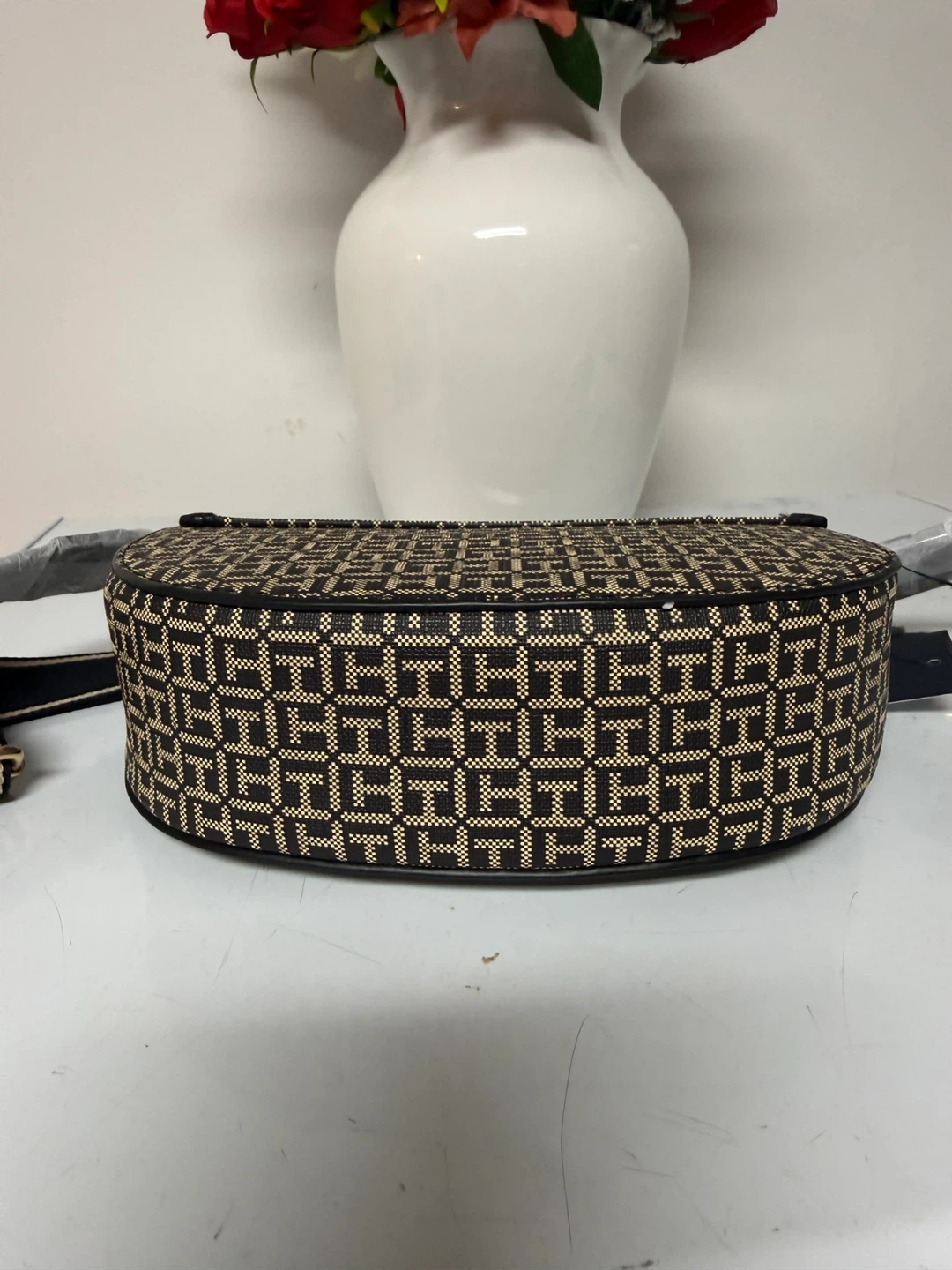 Tommy Hilfiger Monogram Shoulder Bag - photo 3