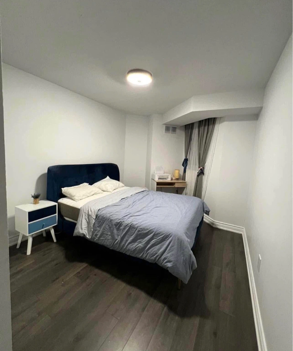 Short term private room for rent (female)