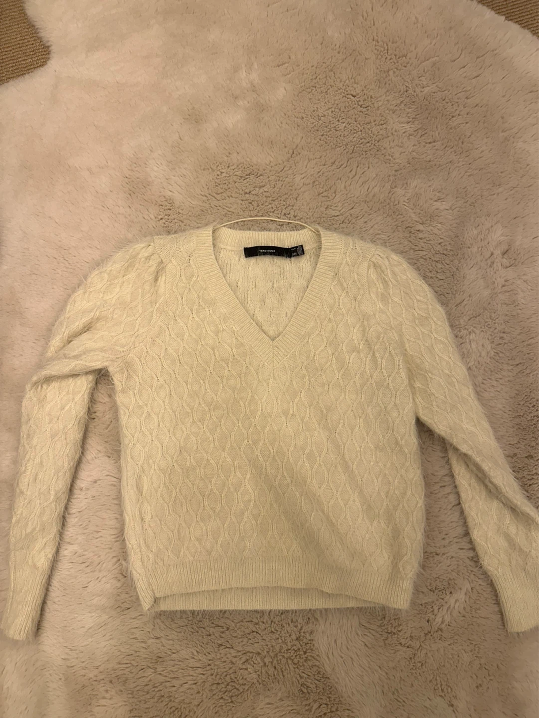 White soft v-cut long sleeve top