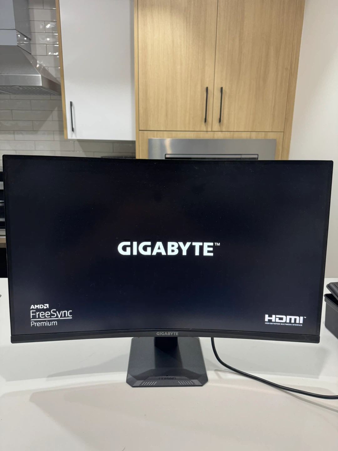 Gigabyte 27” Curved Gaming Monitor – QHD 165Hz - photo 3