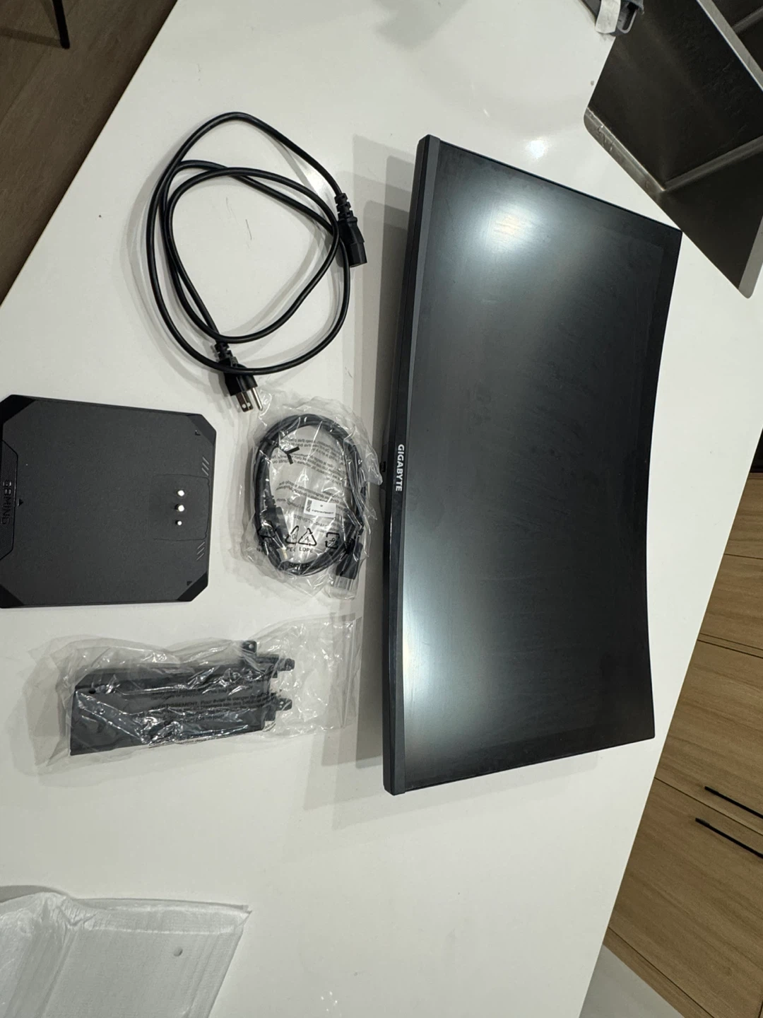 Gigabyte 27” Curved Gaming Monitor – QHD 165Hz - photo 2