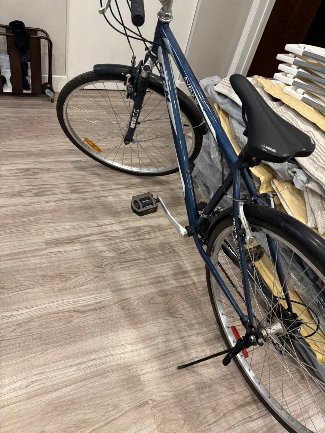 CCM Avenue Hybrid Bike 18” Frame – Like New, Tuned Up