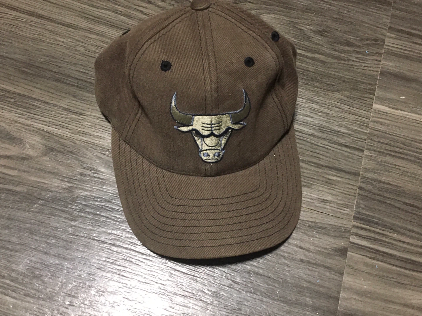 2 Chicago Bulls caps - photo 5