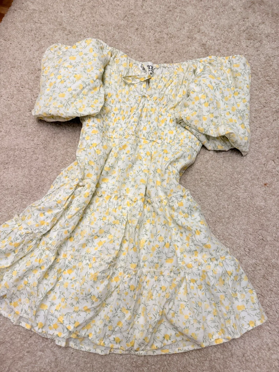 White floral puff sleeve mini dress