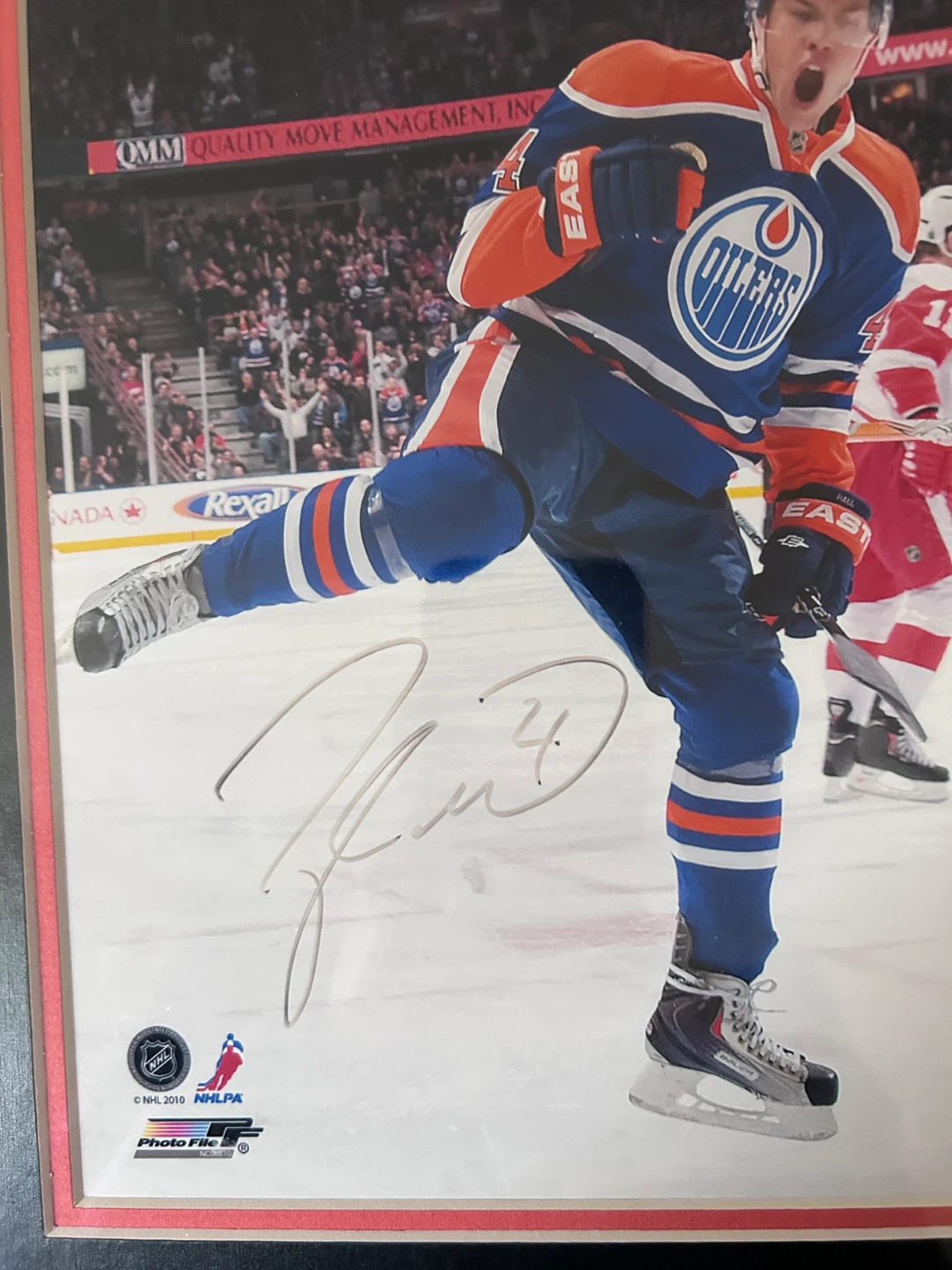Framed Taylor Hall Autographed Edmonton Oilers Photo - photo 2