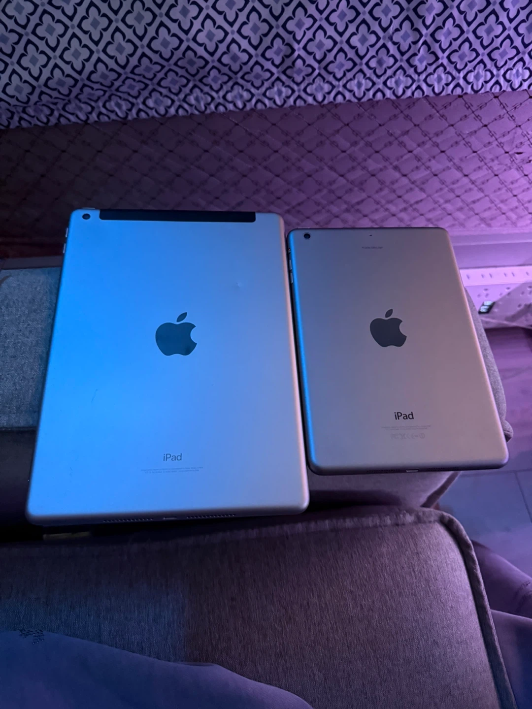 Apple iPad Tablets (2)