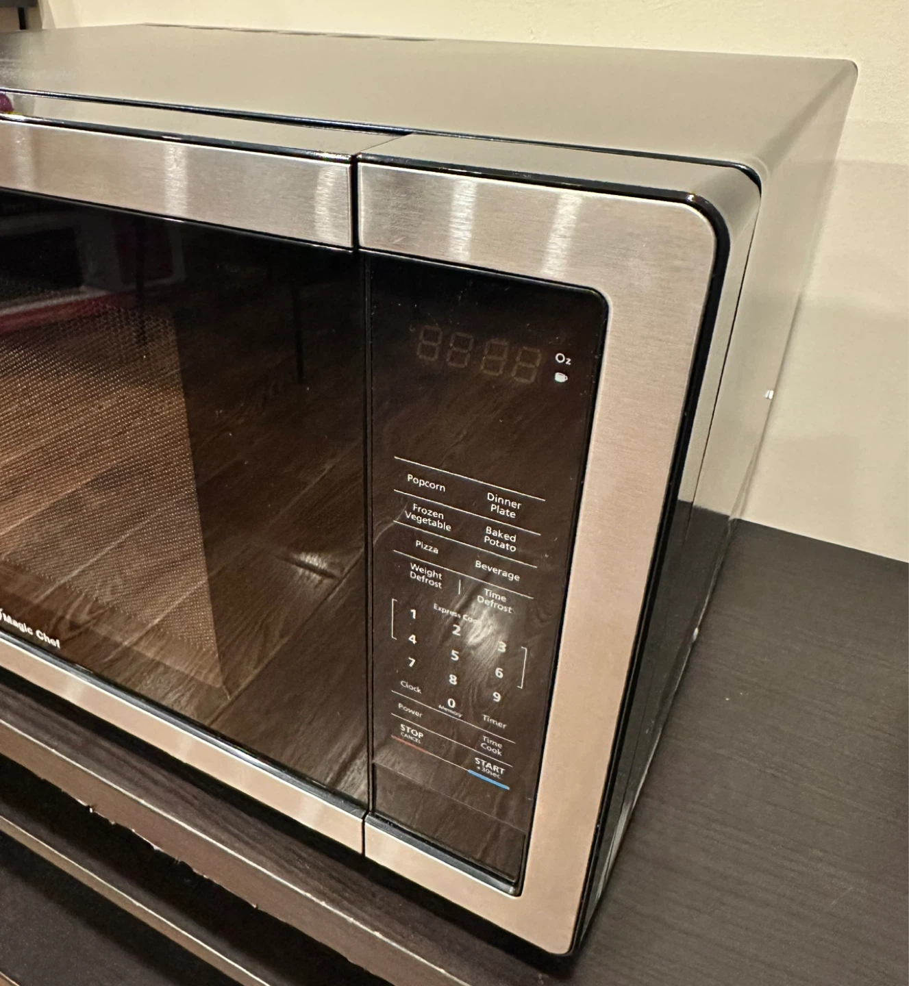 Magic Chef 1.1 Cu. Ft. Countertop Microwave Oven - photo 3
