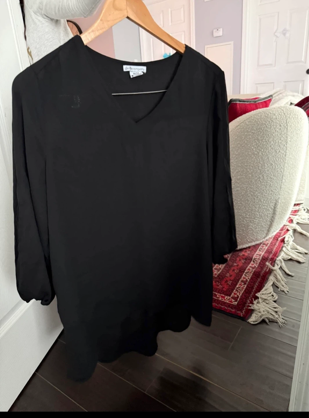 dckr & company Black V-Neck Top - Size M - photo 2