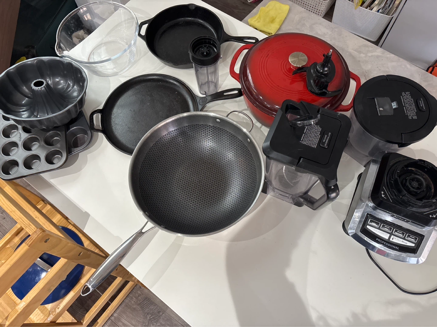 Assorted kitchen cast iron /sheet/ninja/crookpot