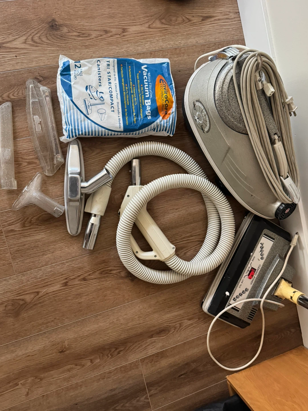 Tristar 7 Vacuum Cleaner with Attachments and Bags - photo 2