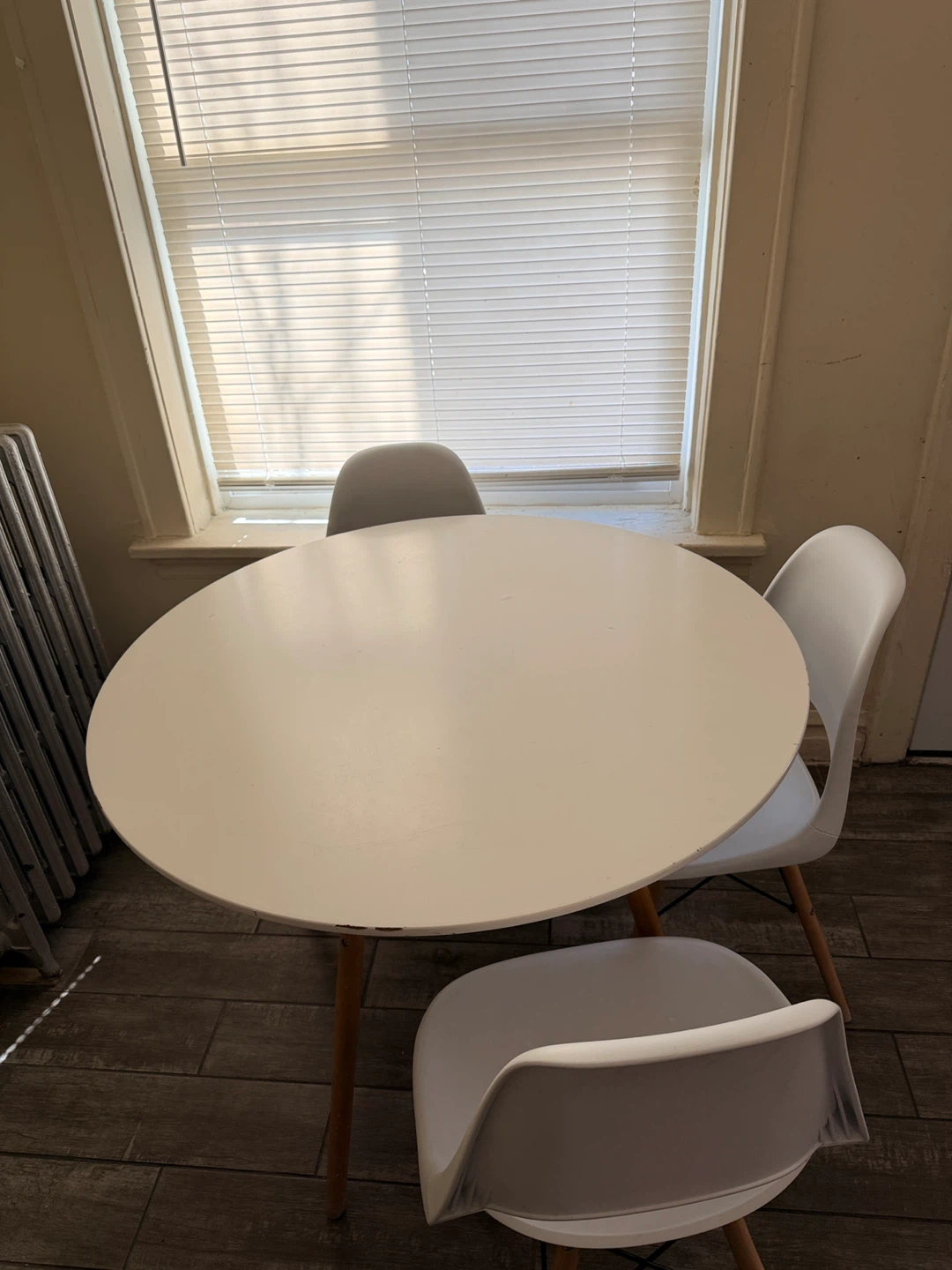 Round White Dining Table with 4 Chairs