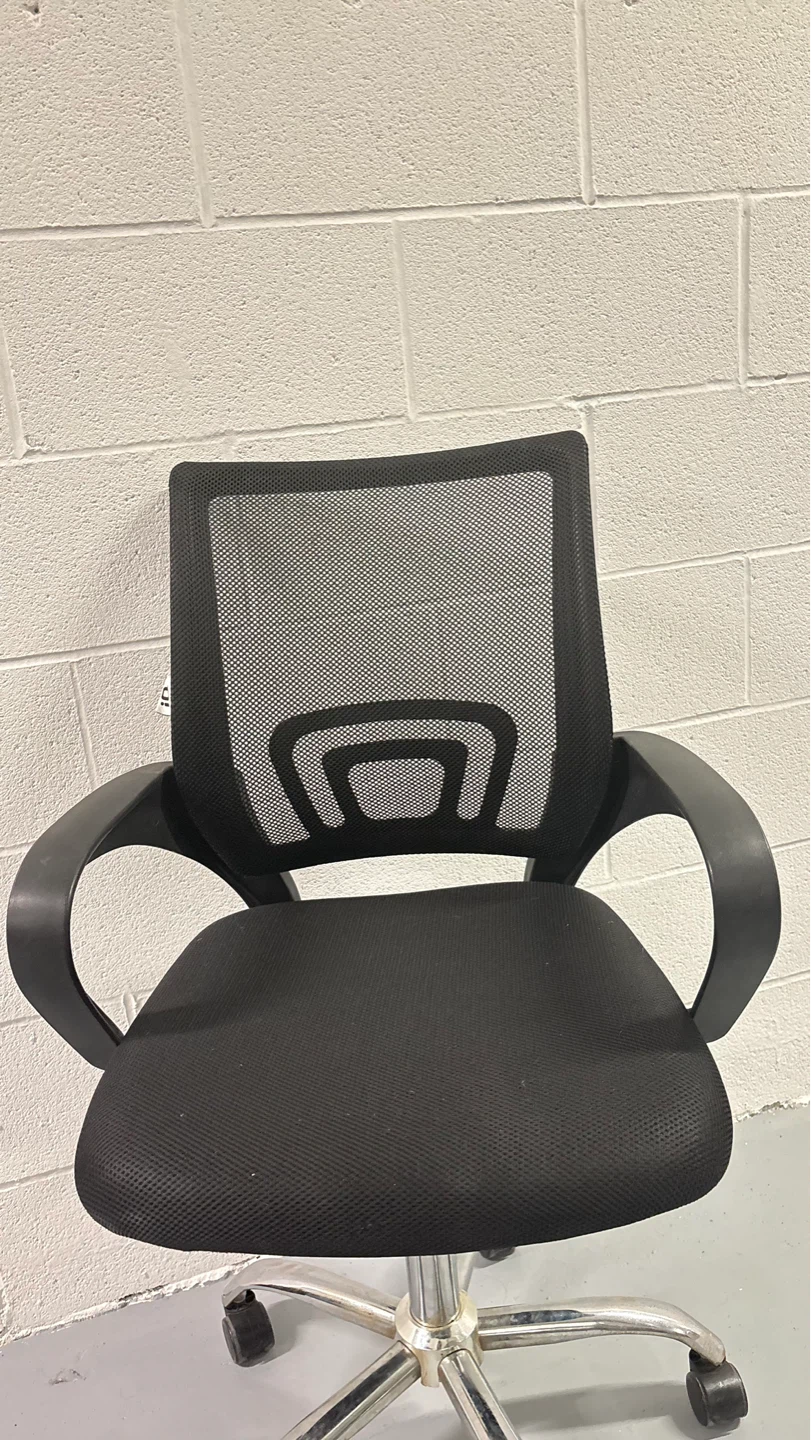 Black Mesh Office Chair with Wheels - photo 3