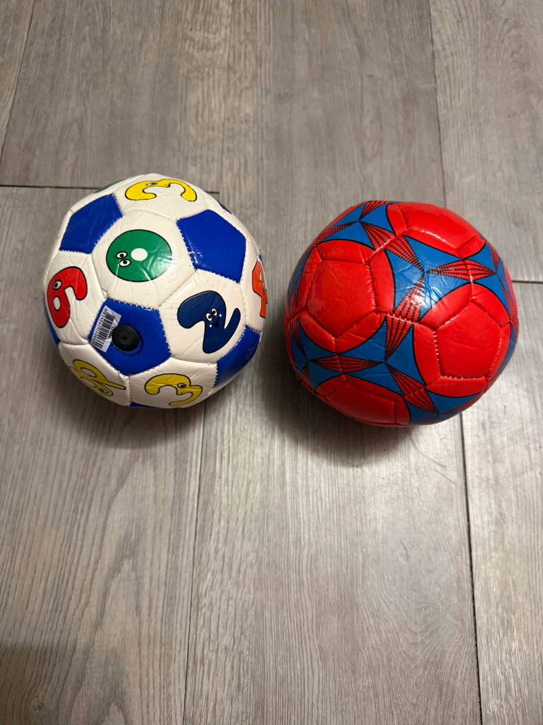 👌Set of 2 Kids Soccer Balls – $5👌