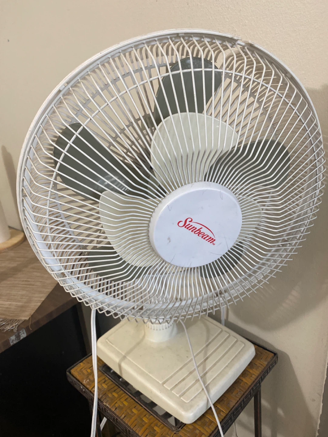 Sunbeam White Desk Fan - photo 2