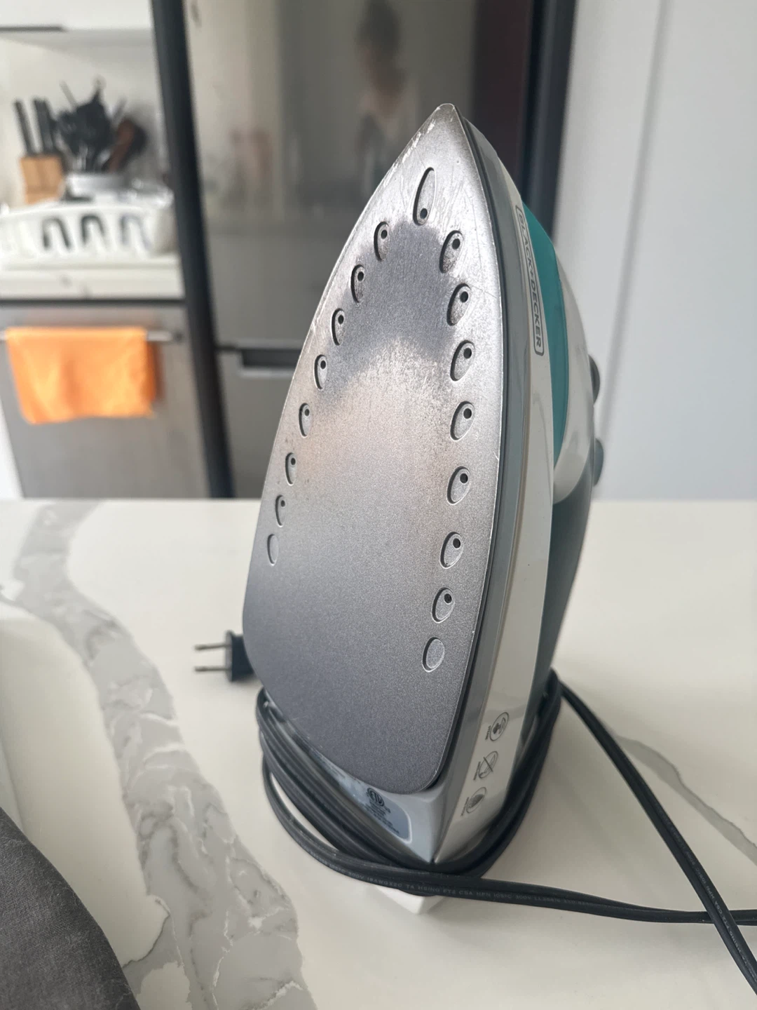 Black+Decker Iron and Ironing Board 🌱 - photo 3