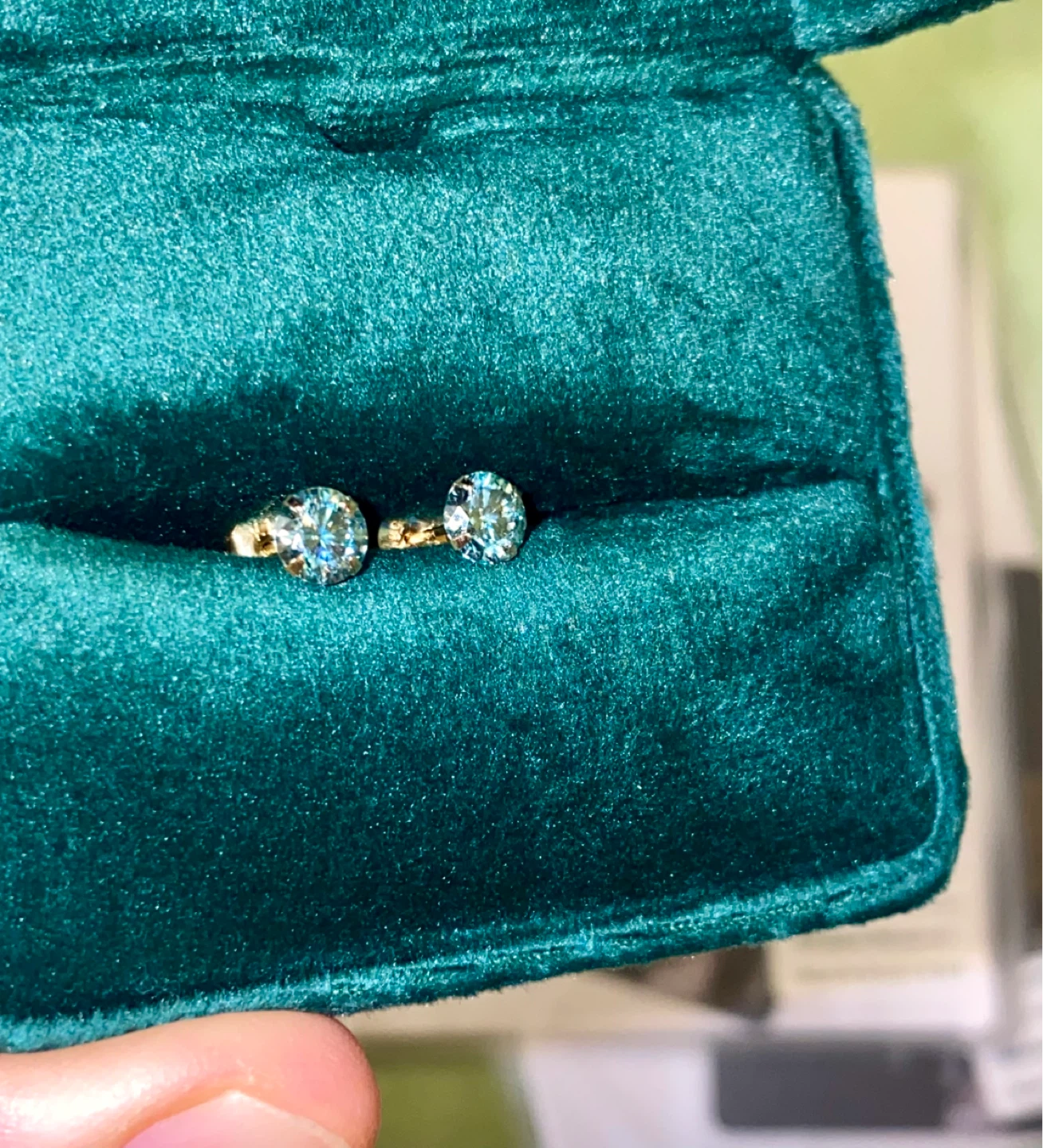 Green Moissanite Stud Earrings in 14 K gold - photo 4