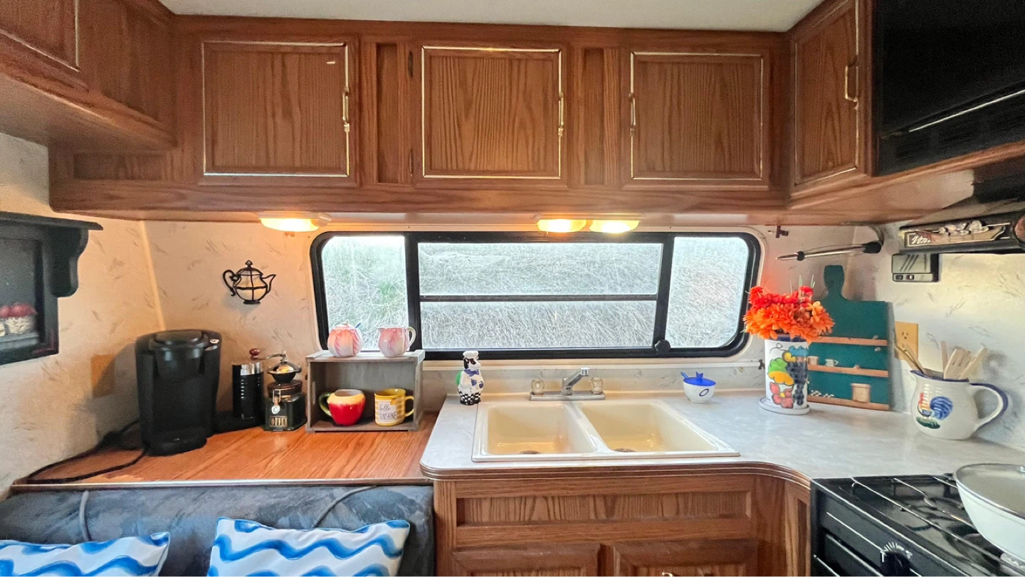 Beautiful Jayco fifth wheel trailer $5000 firm - photo 3