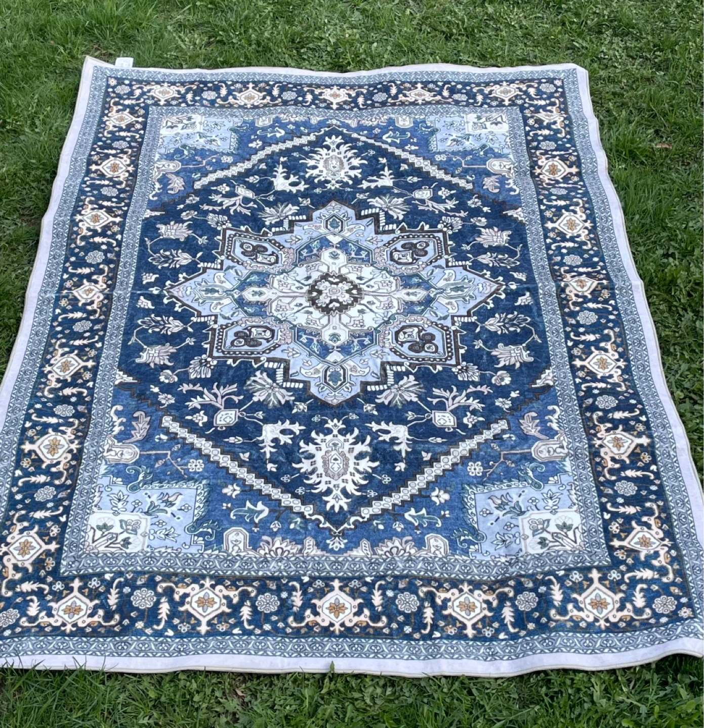 AREA RUG - 100% Polyester