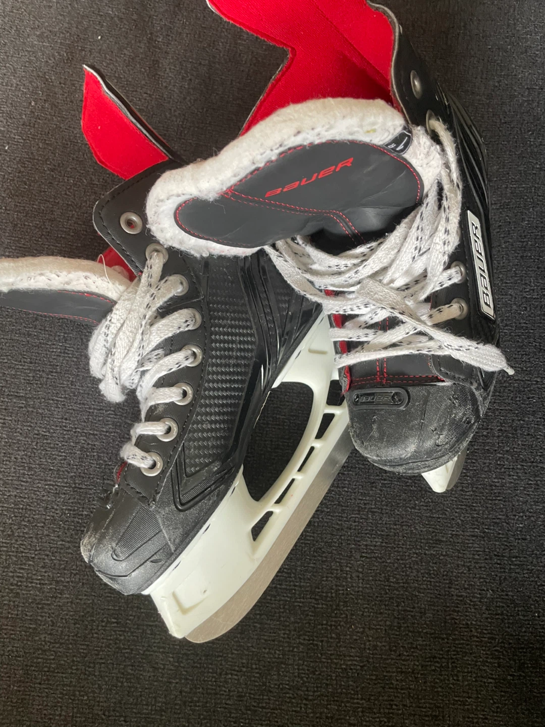 Bauer Vapor Hockey Skates - Youth Size 1R 🌱