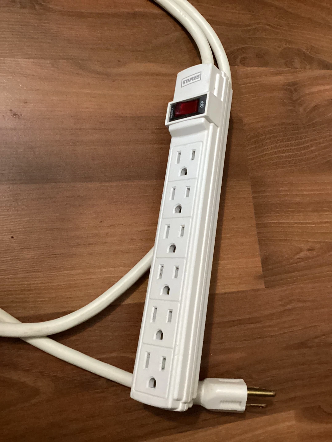 Intex 6-Outlet Surge Protector Power Strip with 6 ft Cord - photo 2