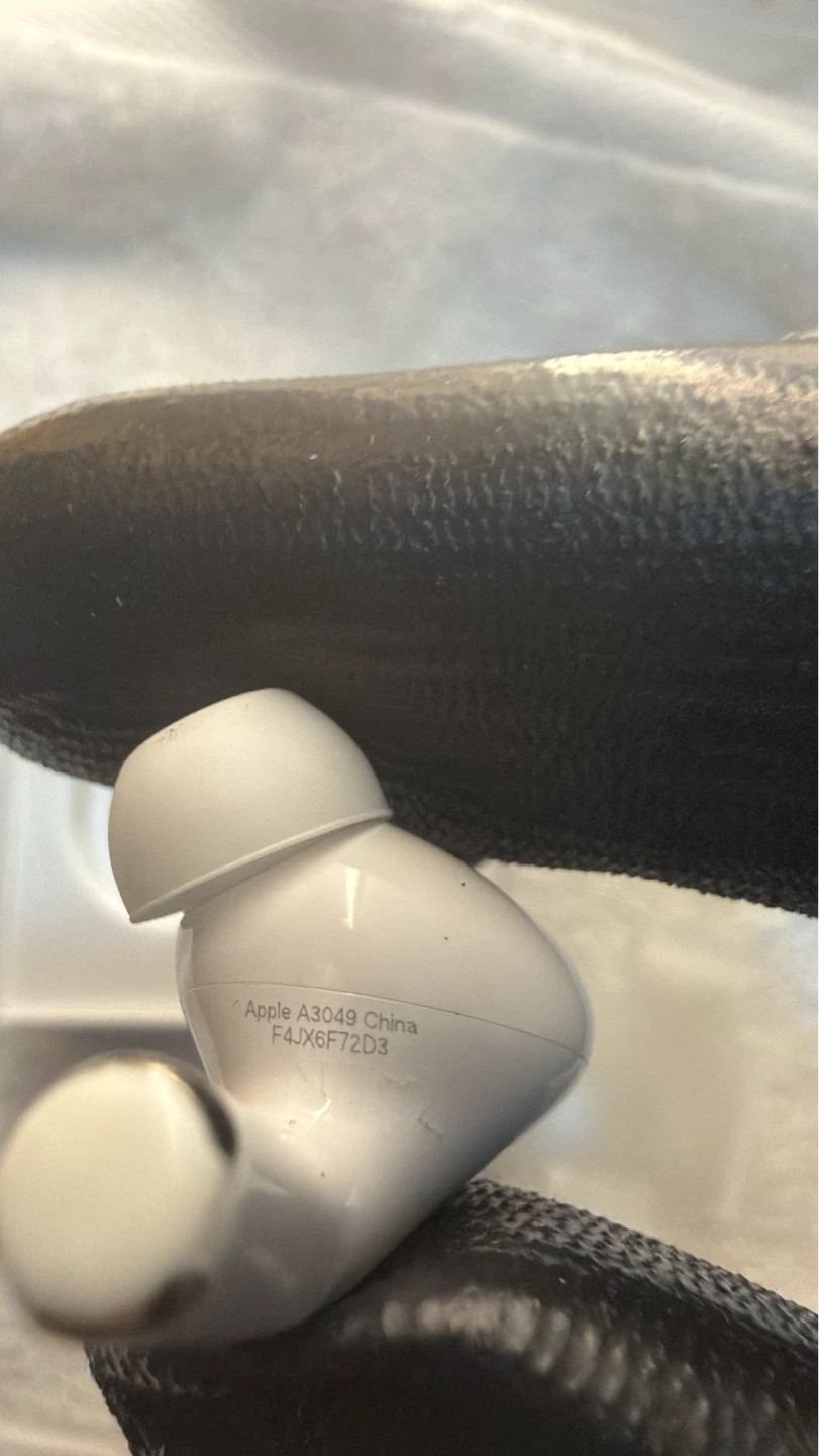 Apple AirPods Pro (2nd generation) - photo 3