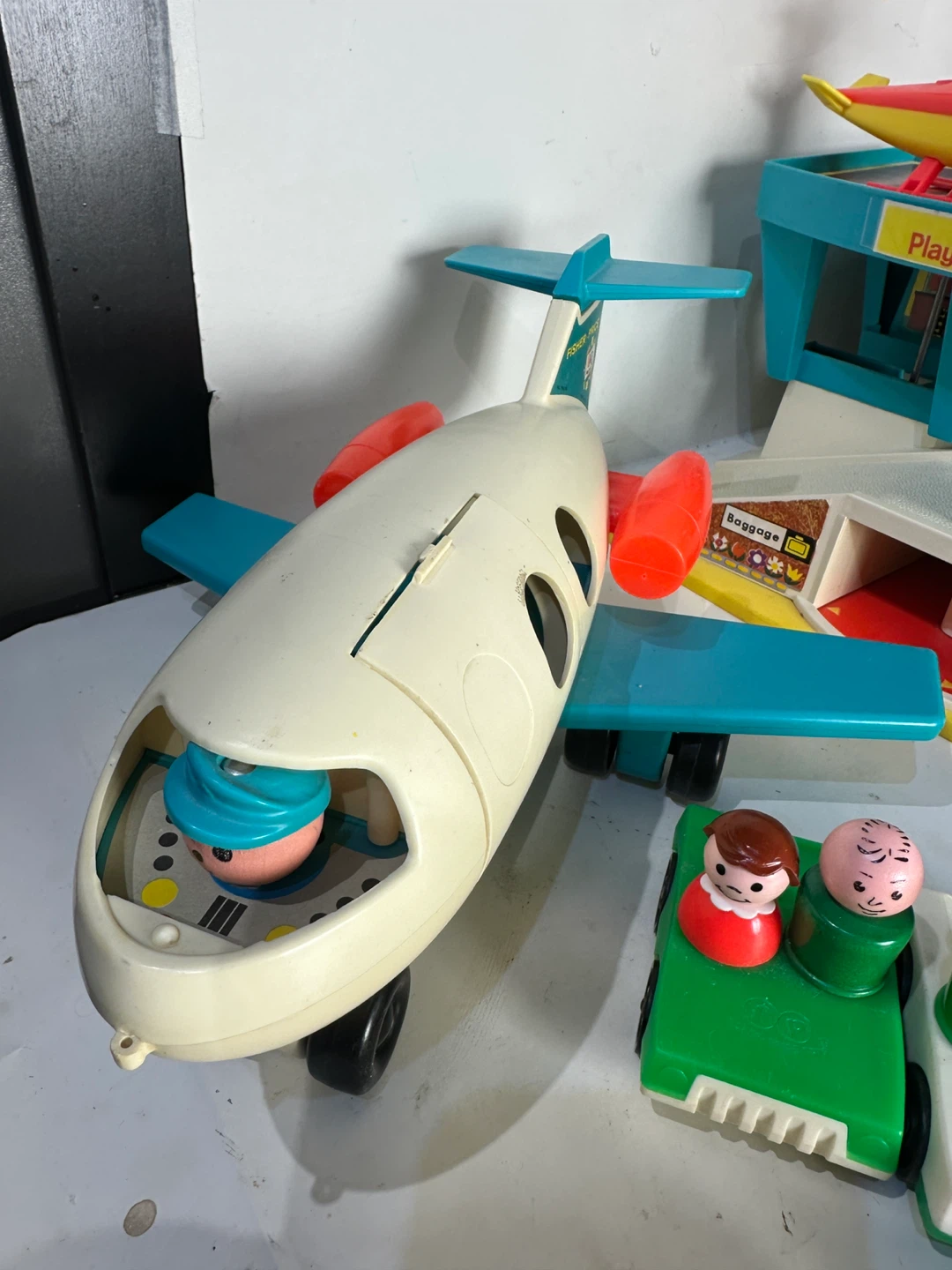 Fisher-Price Play Family Airport with Accessories - photo 3
