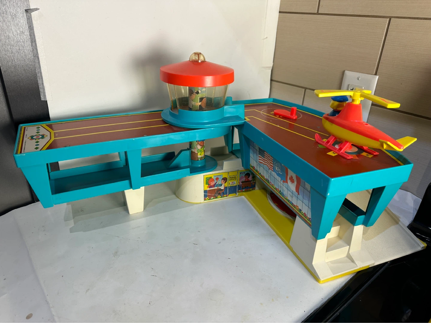 Fisher-Price Play Family Airport with Accessories - photo 5