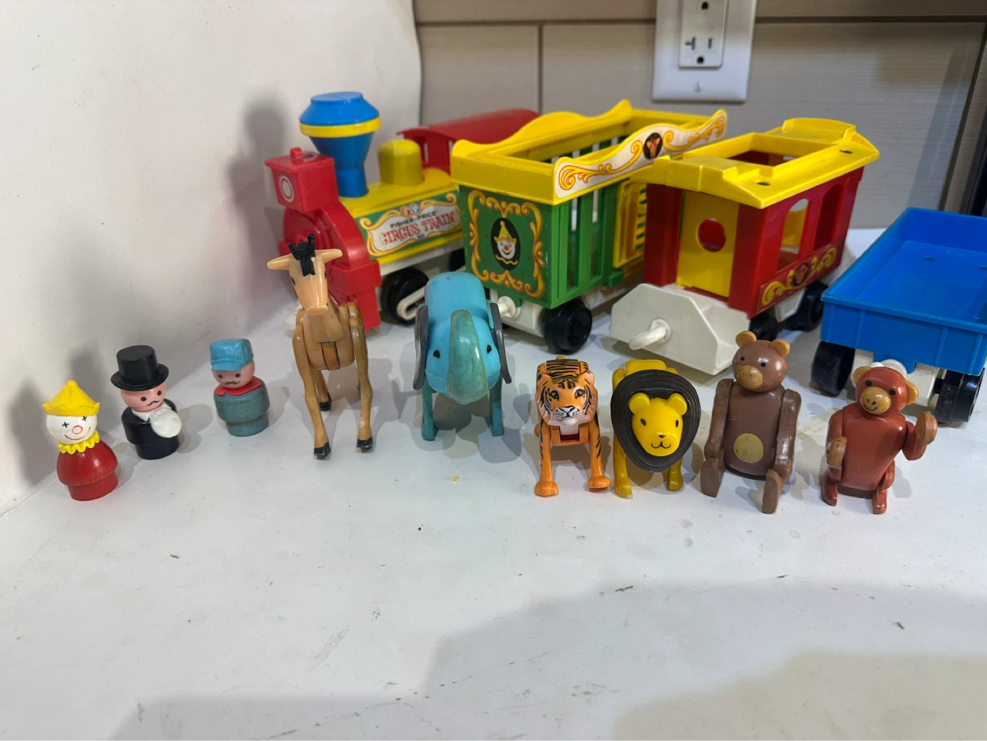 Fisher-Price Circus Train with Animals - photo 3