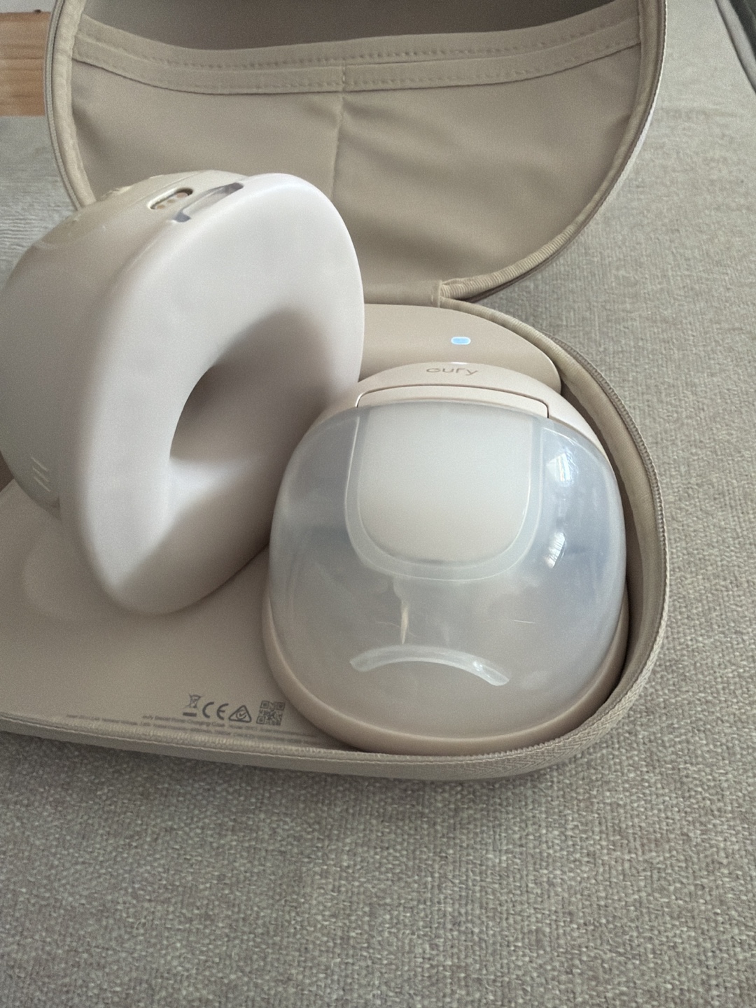 eufy Breast Pump S1 Pro (used) with charging case - photo 3