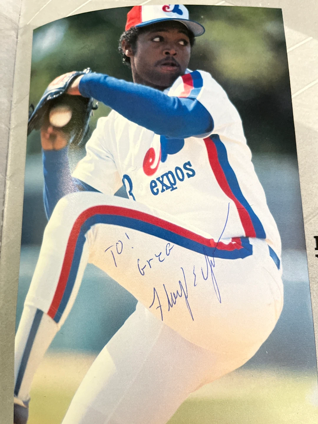 Autographed Montreal Expos 1986 MLB souvenir book - photo 2