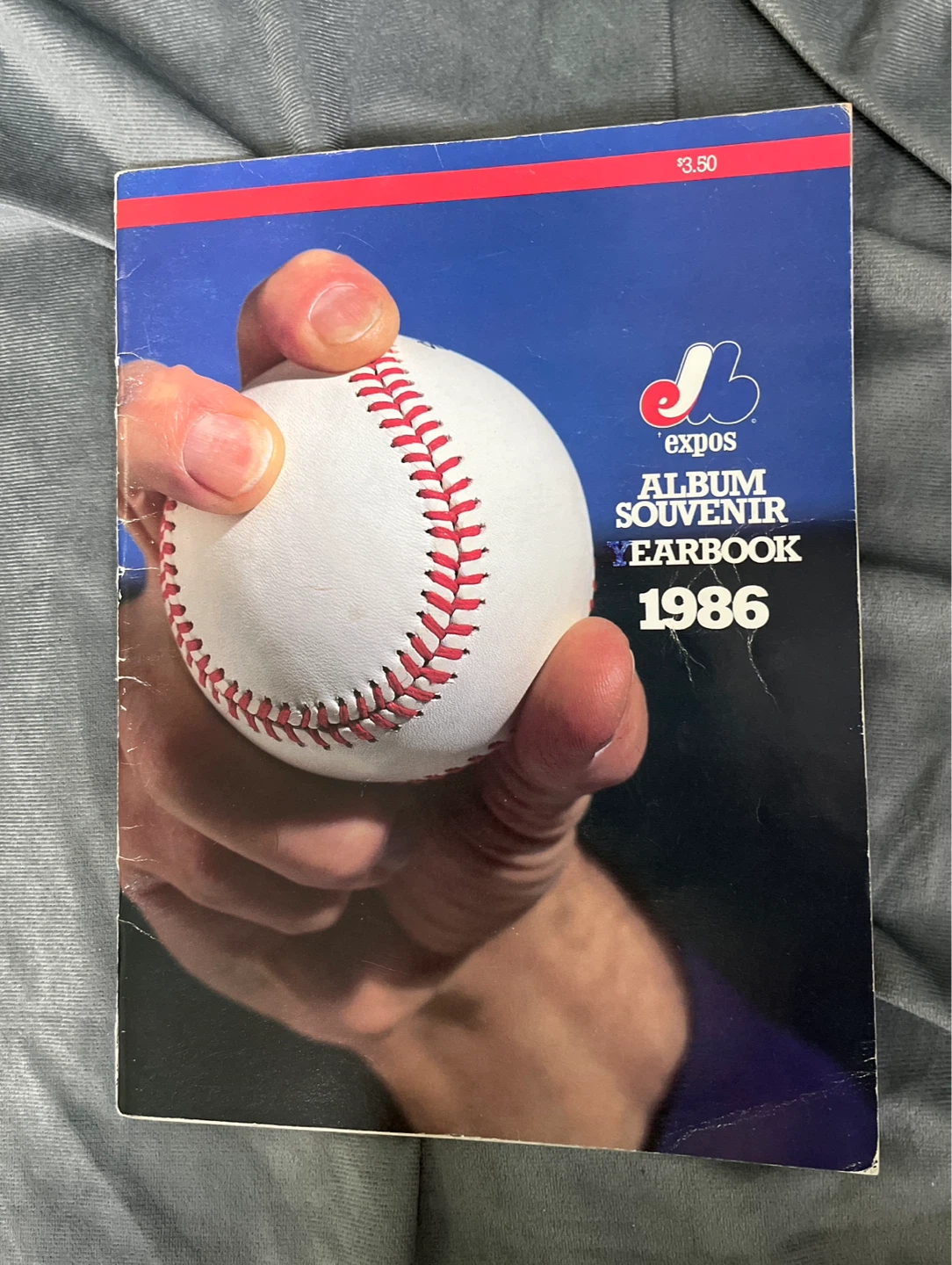 Autographed Montreal Expos 1986 MLB souvenir book