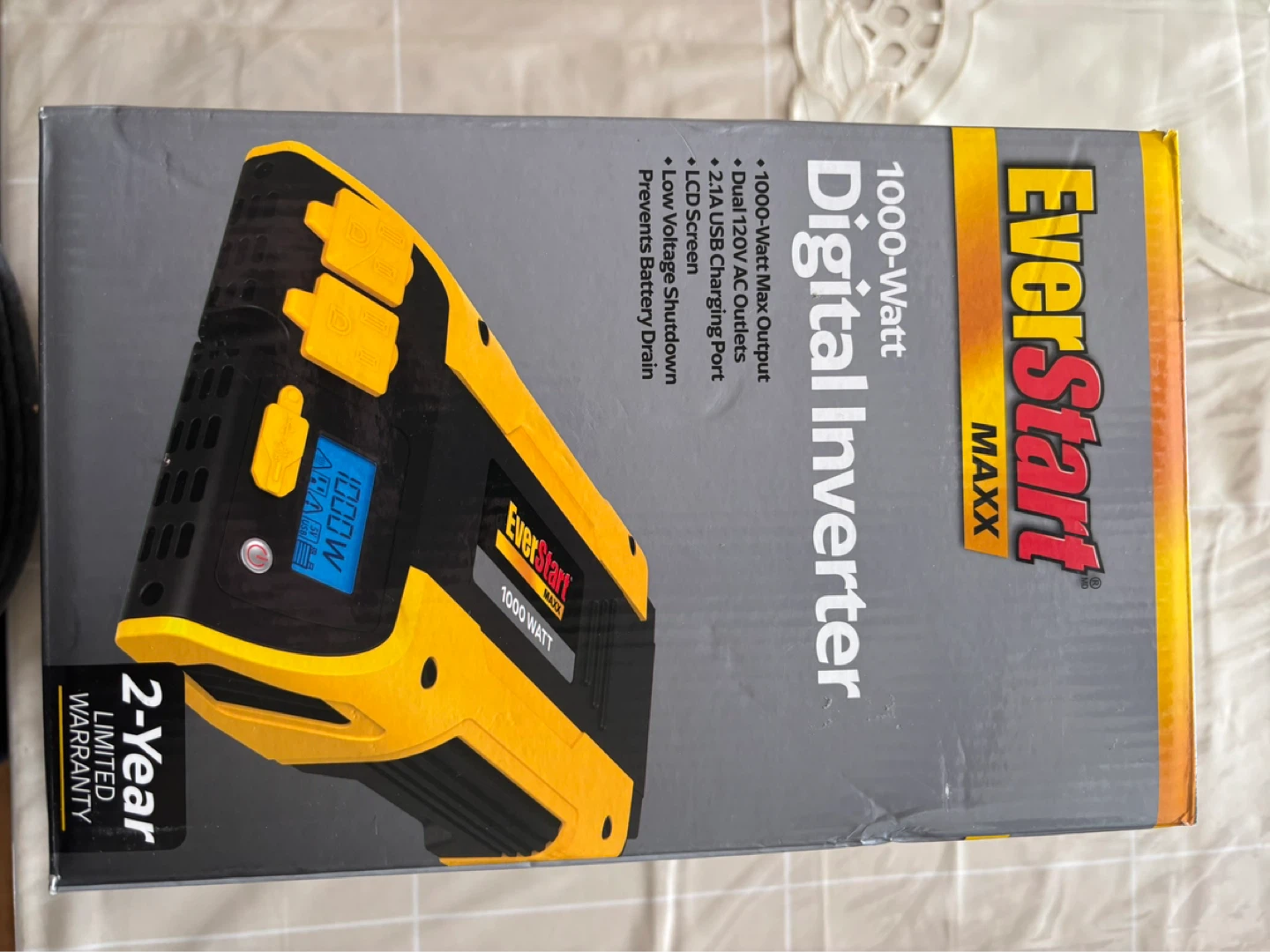 EverStart MAXX 1000-Watt Digital Power Inverter