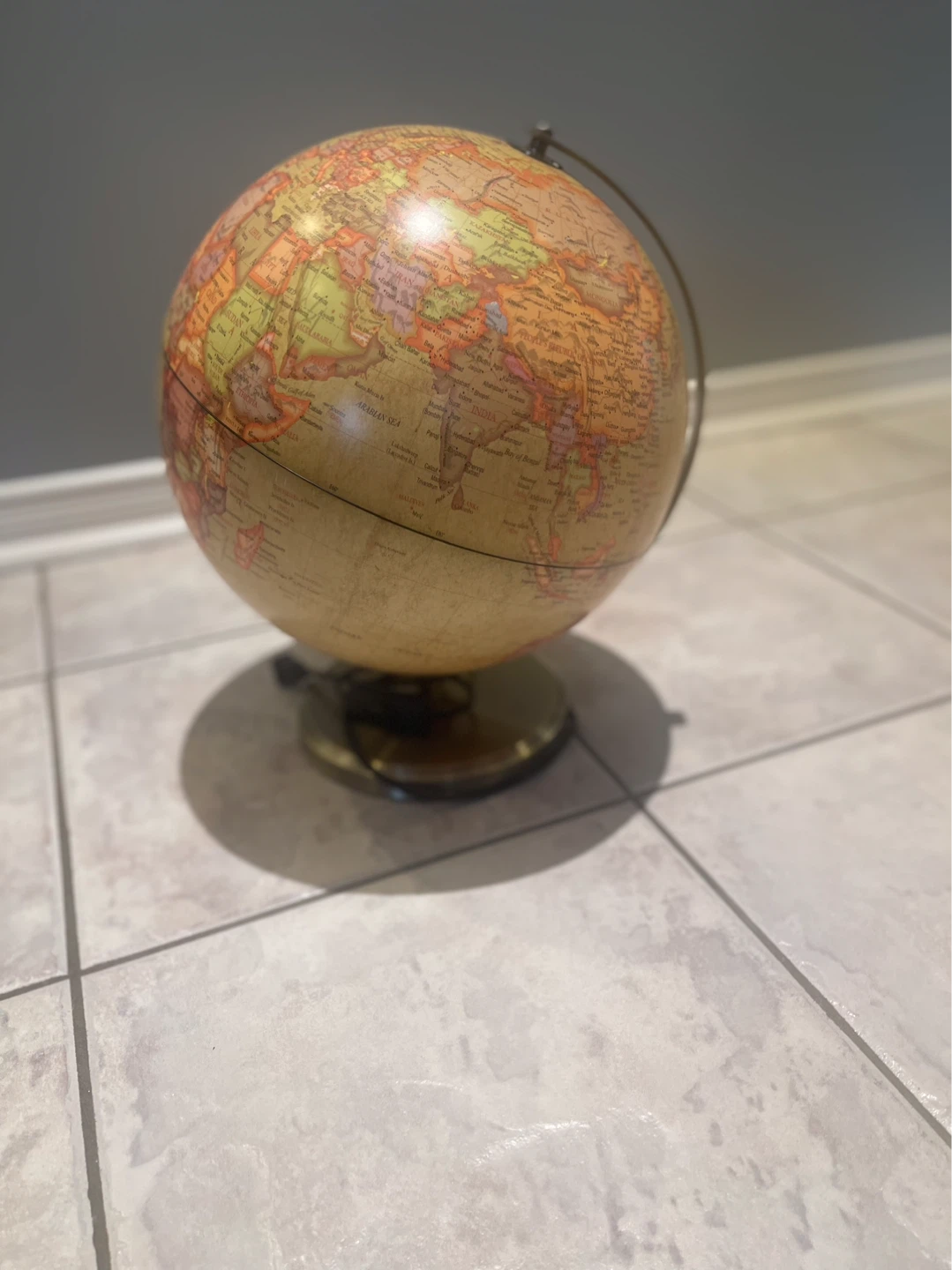 Illuminated Globe Lamp