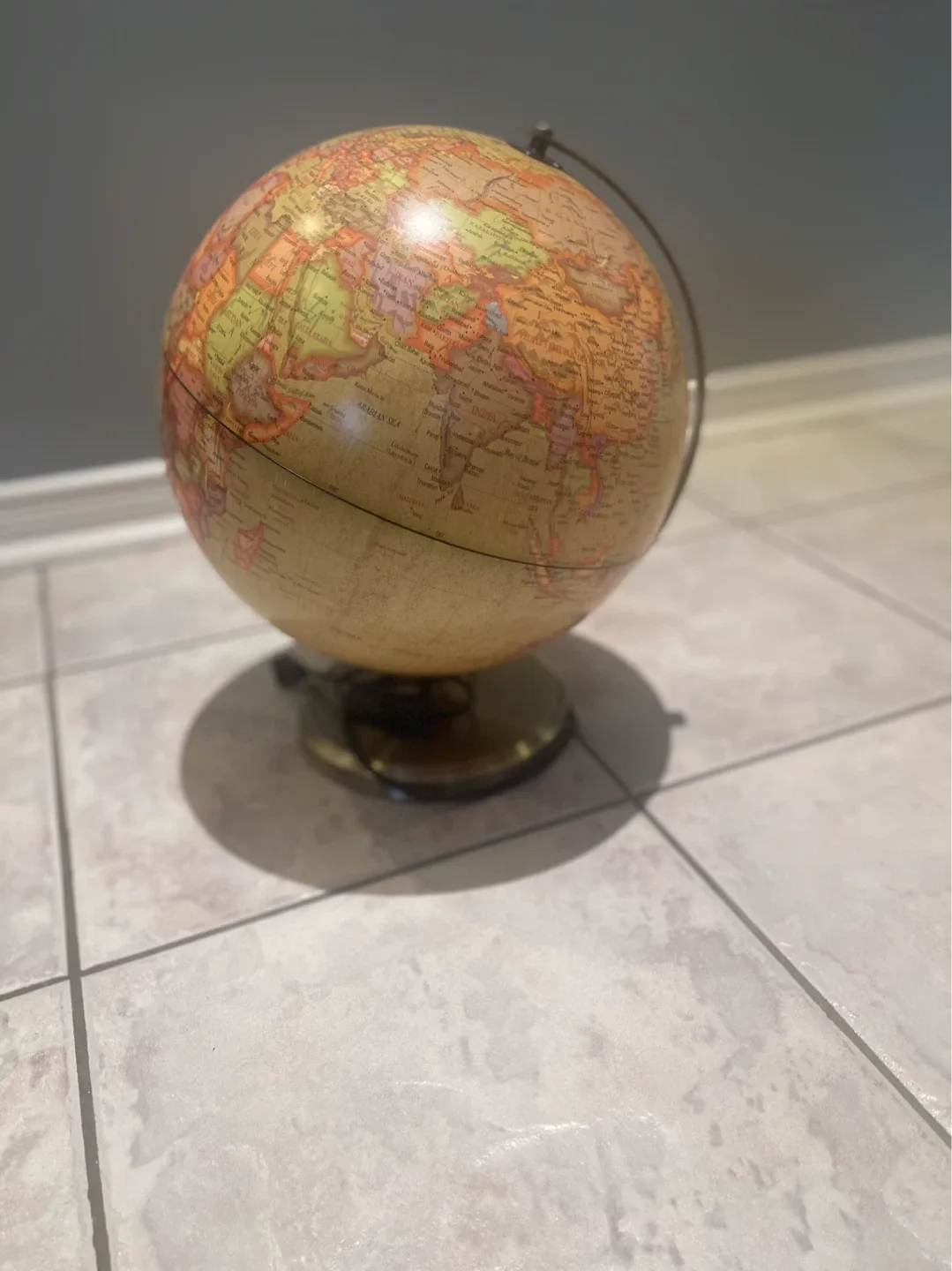 Illuminated Globe Lamp