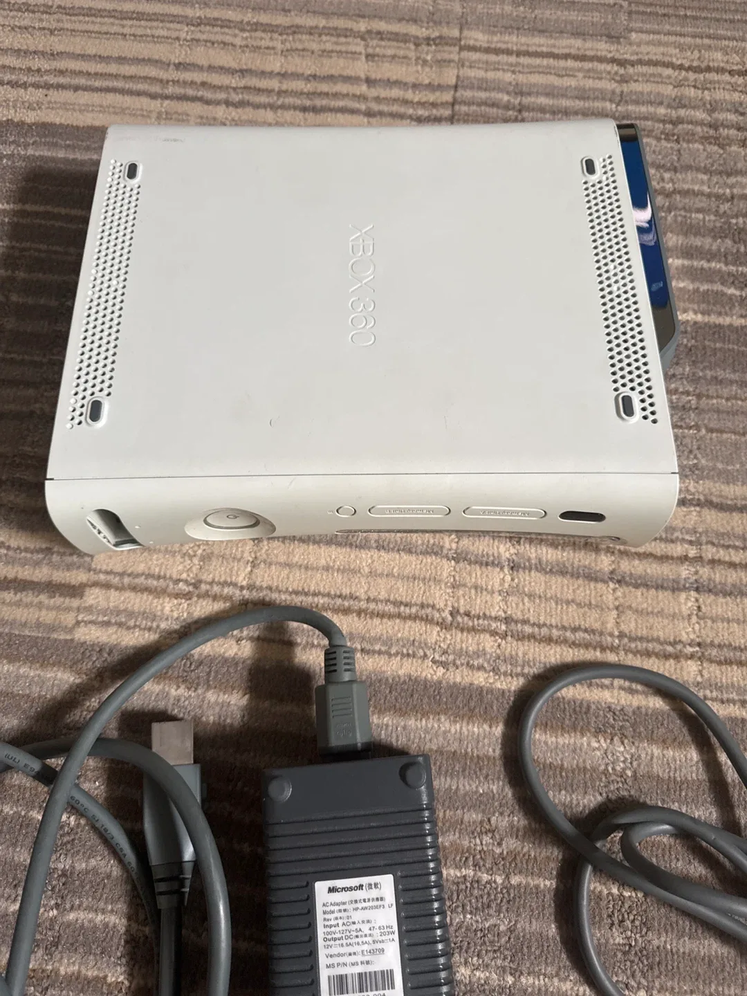 Microsoft Xbox 360 Console with Controller - photo 3