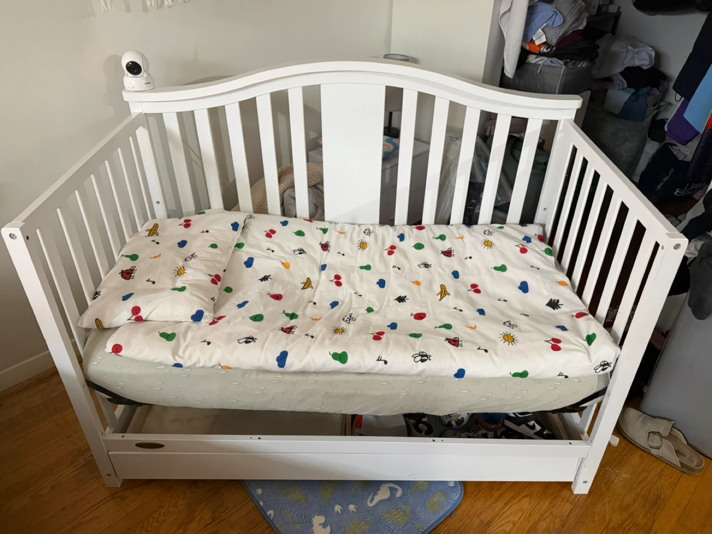 Graco Crib with Under-Drawer Storage