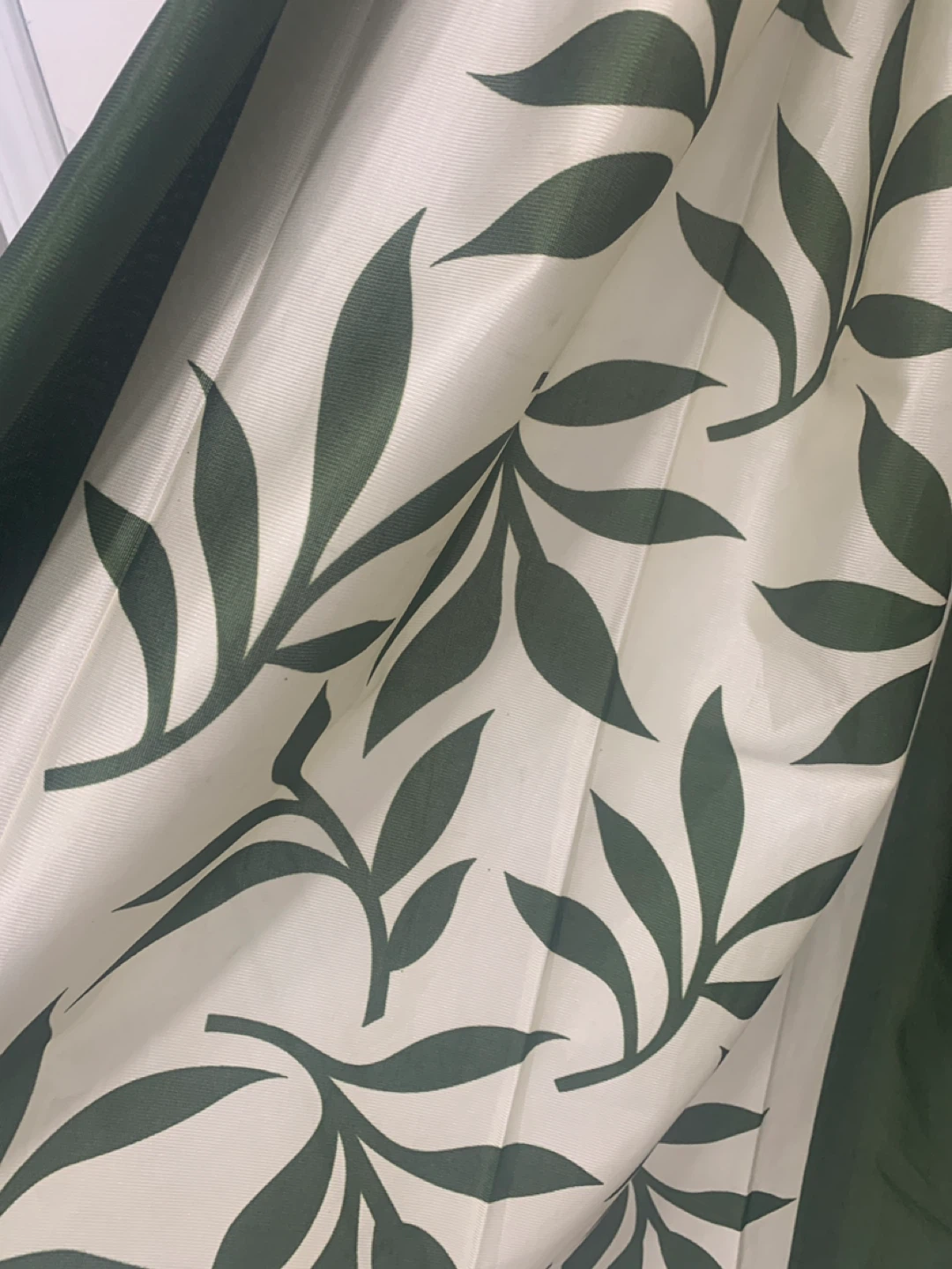 Cream and Green Leaf Print Curtains - photo 3