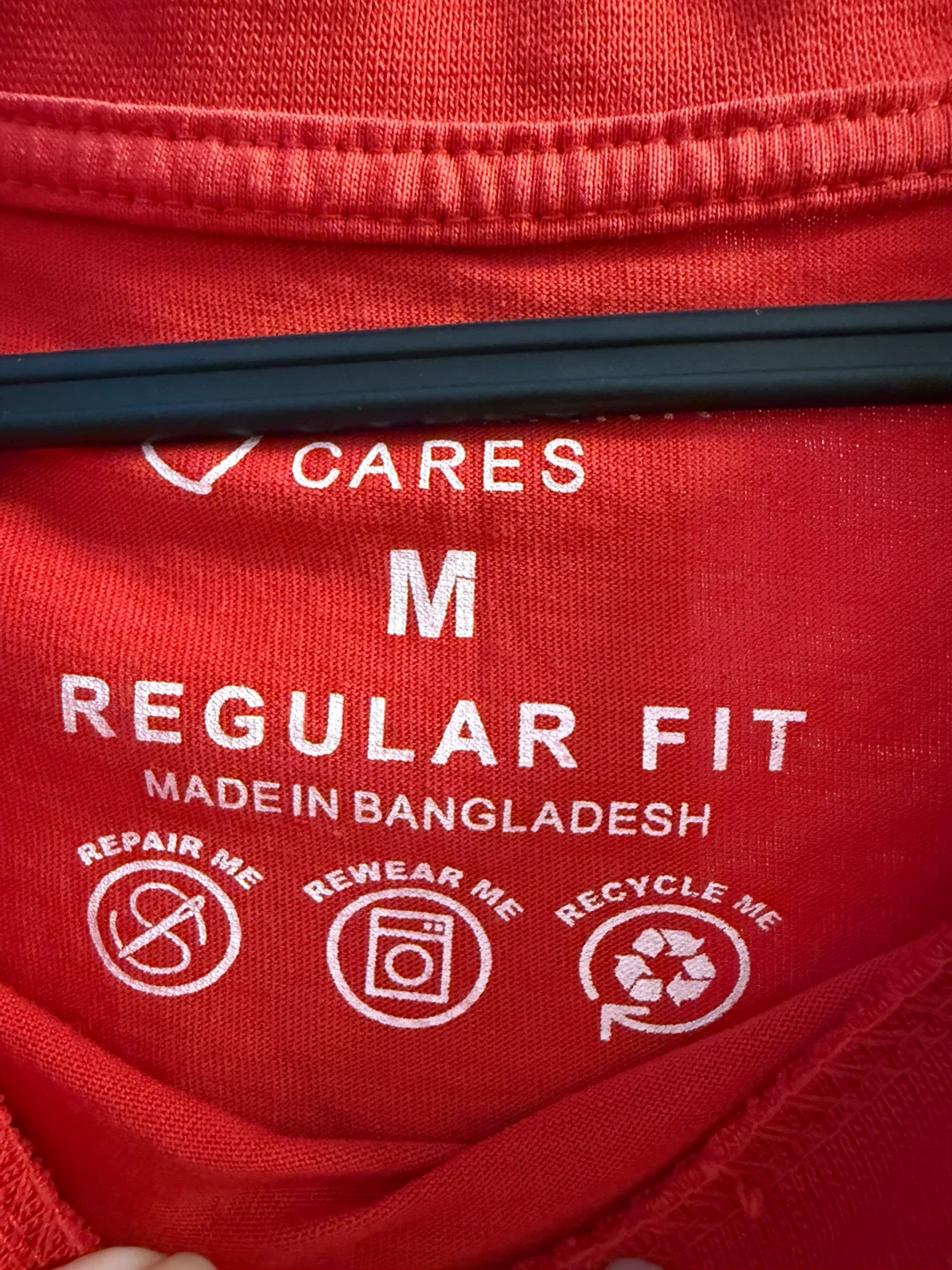 🟥CARES Red T-Shirt - Size M Regular Fit🟥 - photo 2