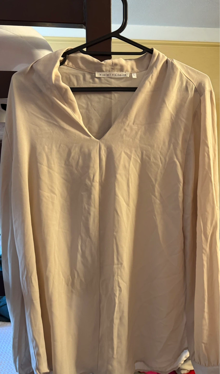 🀄️Violet + Claire Cream V-Neck Blouse - Size L🀄️