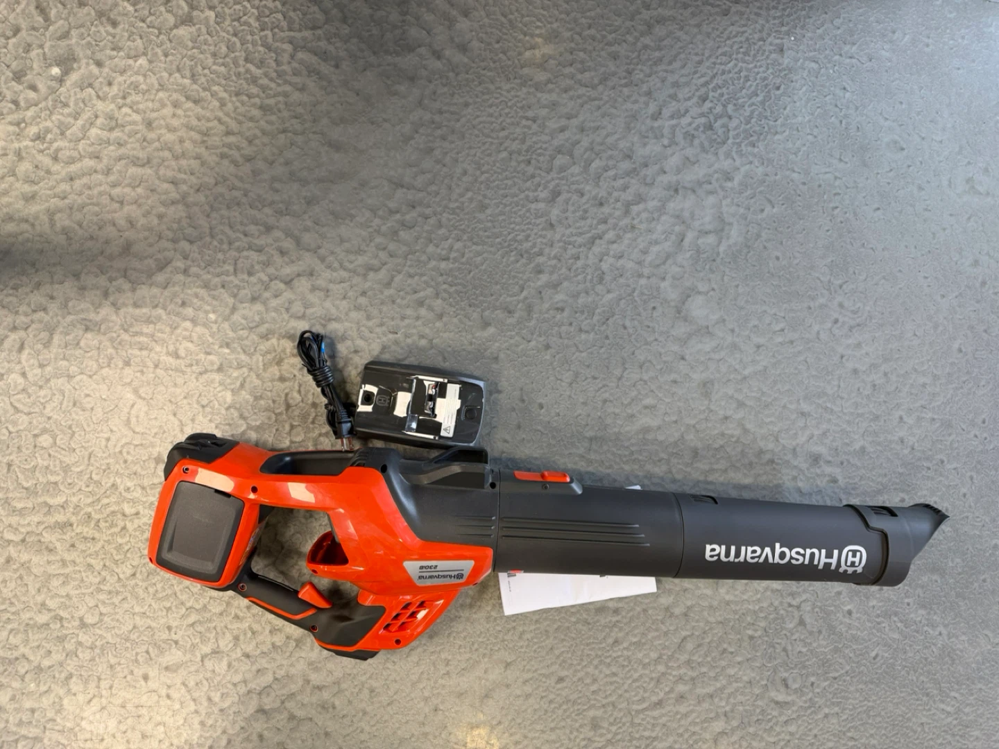 Husqvarna 230iB Cordless Electric Leaf Blower - photo 4