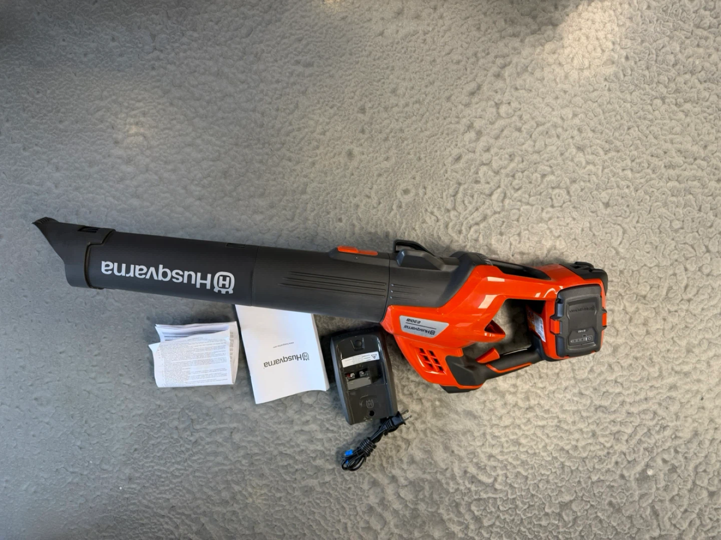 Husqvarna 230iB Cordless Electric Leaf Blower - photo 2