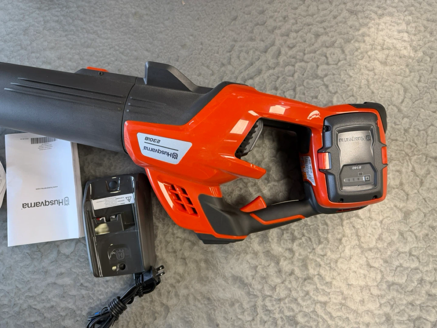 Husqvarna 230iB Cordless Electric Leaf Blower - photo 3