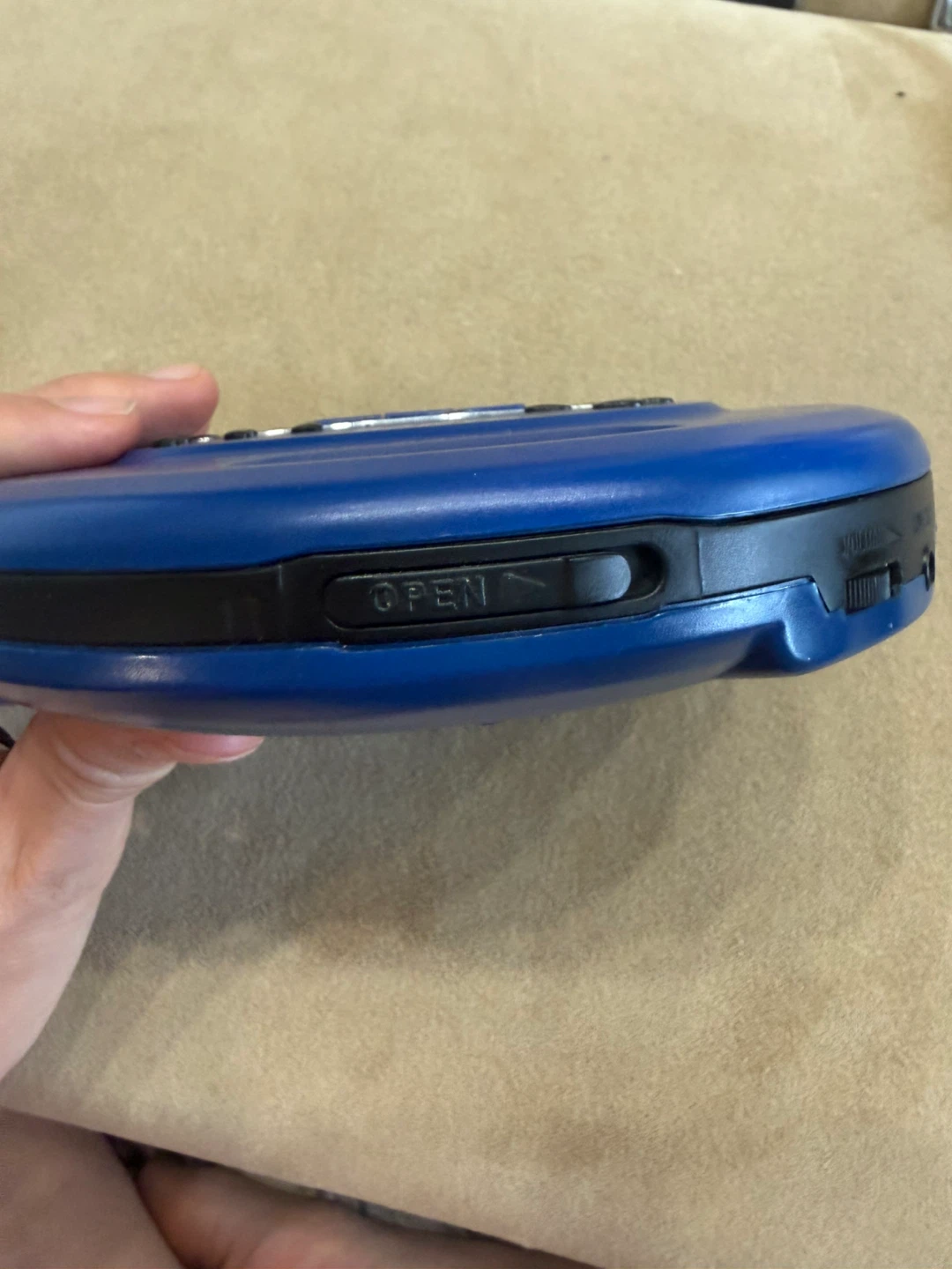 Sanyo CDP440 Portable AM/FM CD Player Radio - photo 5