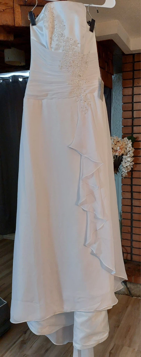 BNWT White Strapless Wedding Dress w/ Beadwork & Ruffles - photo 5