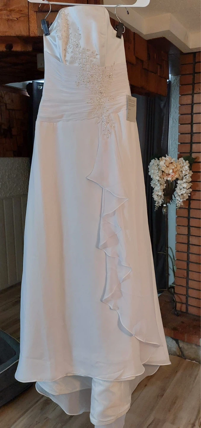 BNWT White Strapless Wedding Dress w/ Beadwork & Ruffles
