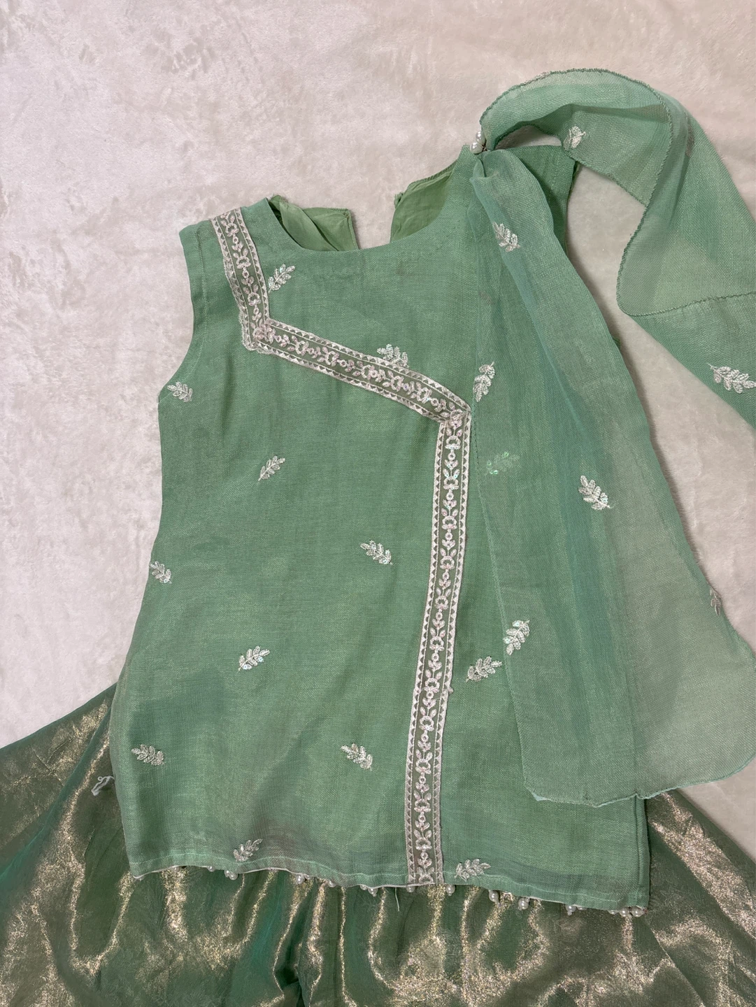 Green Embroidered Outfit with Dupatta and Pants - photo 2