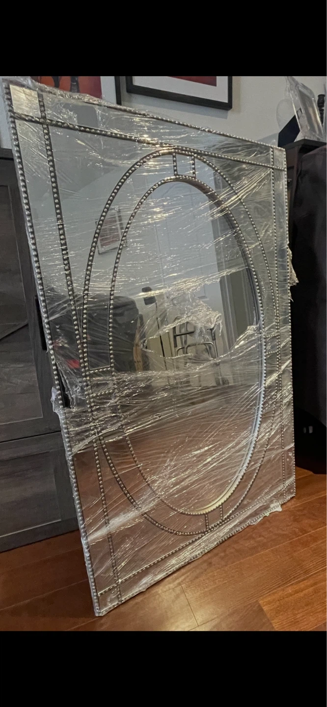 Decorative mirror excellent condition.  28x44.5 inches - photo 2
